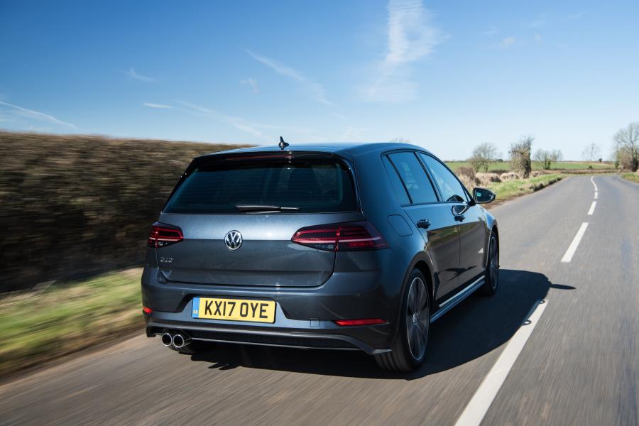  Volkswagen Golf GTD 5-Door 2017 года  (UK) (фото 21 из 30)